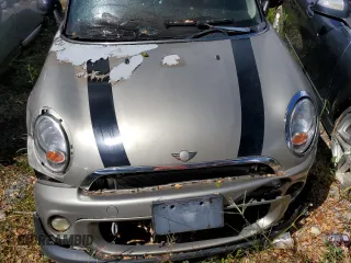 2011 MINI Clubman z VIN WMWZF3C56BTY00475, wystawiony jako Copart lot #74595784 z przebiegiem Nie podano mil oraz Nie do naprawy • Non repairable. Historia ofert i sprzedaży dostępna na DreamBid. Obrazek 11.