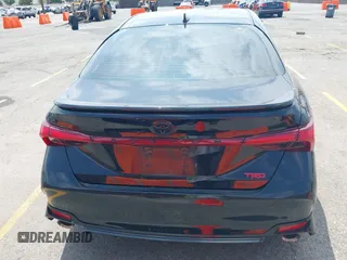2021 Toyota Avalon TRD z VIN 4T1FZ1FBXMU070548, wystawiony jako IAAI lot #42162876 z przebiegiem 46 709 mil mil oraz . Historia ofert i sprzedaży dostępna na DreamBid. Obrazek 16.