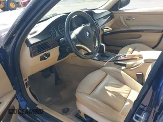 2011 BMW 3 Series 335i xDrive z VIN WBAPL5G53BNN22645, wystawiony jako IAAI lot #42505727 z przebiegiem 136 518 mil mil oraz . Historia ofert i sprzedaży dostępna na DreamBid. Obrazek 5.