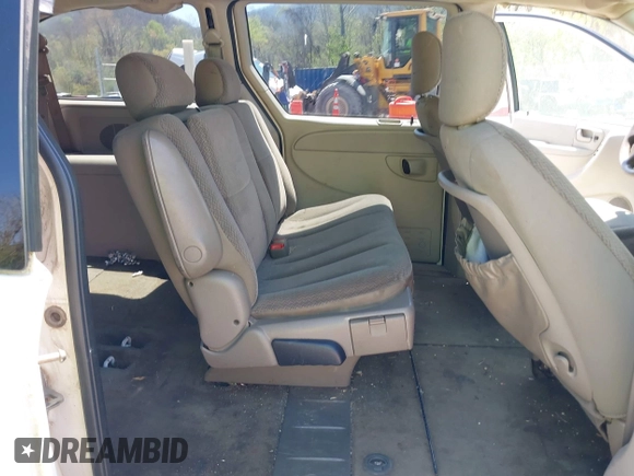 2005 Dodge Caravan with VIN 1D4GP24R15B314267, listed as a IAAI auction lot 42066505 with 207,810 mi miles. Bid and sale history available at carsss.com. Image 8.