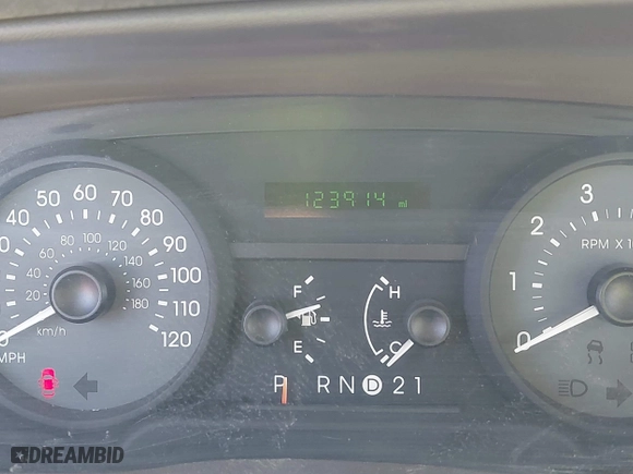 2006 Mercury Grand Marquis GS with VIN 2MEFM74VX6X638763, listed as a IAAI auction lot 41735612 with 123,914 mi miles. Bid and sale history available at carsss.com. Image 7.