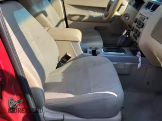 2008 Ford Escape XLT with VIN 1FMCU931X8KD40679, listed as a Copart auction lot 58637585 with 135,391 mi miles and Clean title. Bid and sale history available at DreamBid. Image 5.