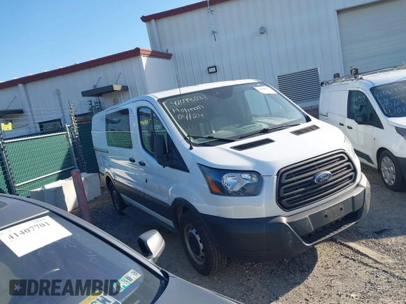 2018 Ford Transit with VIN 1FTYE1YM8JKB52082, listed as a IAAI auction lot 42098033 with 243,181 mi miles. Bid and sale history available at carsss.com. Image 1.