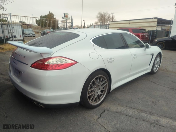 2013 Porsche Panamera S with VIN WP0AB2A70DL060113, listed as a Copart auction lot 84254524 with 118,400 mi miles and Clean Title. Bid and sale history available at carsss.com. Image 4.