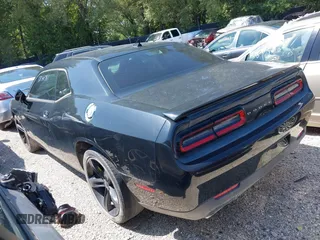 2017 Dodge Challenger R/T z VIN 2C3CDZBT8HH606039, wystawiony jako IAAI lot #40267305 z przebiegiem 69 024 mil mil oraz . Historia ofert i sprzedaży dostępna na DreamBid. Obrazek 14.