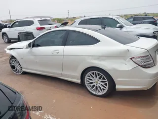 2012 Mercedes-Benz C 250 с VIN WDDGJ4HB0CF848914, выставлен на аукционе IAAI как лот 42360885 с пробегом 171 456 миль миль и . История ставок и продаж доступна на DreamBid. Изображение 15.