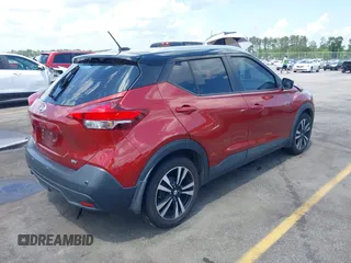 2020 Nissan Kicks SV z VIN 3N1CP5CV7LL574165, wystawiony jako IAAI lot #42161066 z przebiegiem 86 778 mil mil oraz . Historia ofert i sprzedaży dostępna na DreamBid. Obrazek 4.