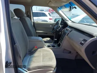 2011 Ford Flex SE with VIN 2FMGK5BC2BBD24318, listed as a IAAI auction lot 41909380 with 189,977 mi miles. Bid and sale history available at carsss.com. Image 5.