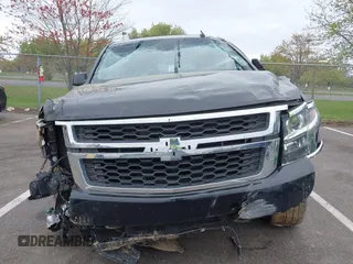 2018 Chevrolet Suburban LT z VIN 1GNSKHKC7JR382685, wystawiony jako IAAI lot #42077286 z przebiegiem 137 206 mil mil oraz . Historia ofert i sprzedaży dostępna na DreamBid. Obrazek 12.