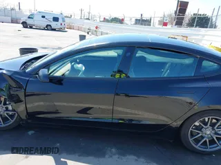 2023 Tesla Model 3 z VIN 5YJ3E1EA8PF403113, wystawiony jako IAAI lot #41967532 z przebiegiem 19 545 mil mil oraz . Historia ofert i sprzedaży dostępna na DreamBid. Obrazek 13.