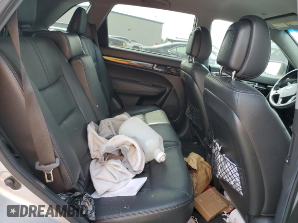 2011 Kia Sorento EX z VIN 5XYKU4A22BG043319, wystawiony jako Copart lot #55879115 z przebiegiem Nie podano mil oraz Czysty tytuł • Clean title. Historia ofert i sprzedaży dostępna na DreamBid. Obrazek 11.