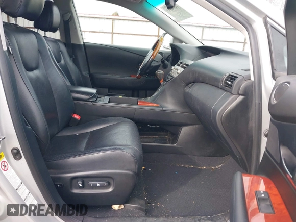 2010 Lexus RX 350 z VIN 2T2BK1BA5AC070076, wystawiony jako IAAI lot #41656317 z przebiegiem 191 751 mil mil oraz . Historia ofert i sprzedaży dostępna na DreamBid. Obrazek 5.