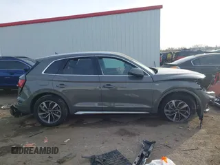 2024 Audi Q5 S line Premium z VIN WA1GAAFY7R2126513, wystawiony jako IAAI lot #41083660 z przebiegiem 927 mil mil oraz . Historia ofert i sprzedaży dostępna na DreamBid. Obrazek 13.