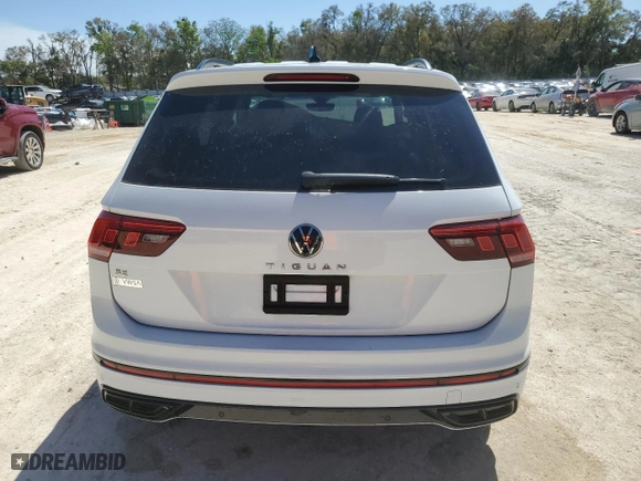 2022 Volkswagen Tiguan SE R-Line Black with VIN 3VVCB7AX8NM029182, listed as a Copart auction lot 47950585 with 43,754 mi miles and Salvage Title. Bid and sale history available at carsss.com. Image 6.