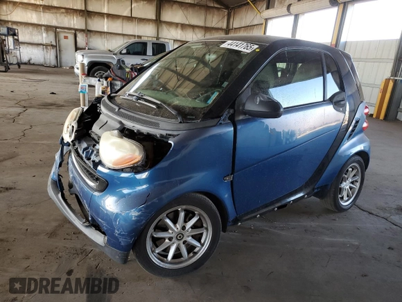 2008 Smart fortwo Pure z VIN WMEEJ31X38K172301, wystawiony jako Copart lot #44141765 z przebiegiem Nie podano mil oraz Szkody całkowita. Historia ofert i sprzedaży dostępna na DreamBid. Obrazek 1.