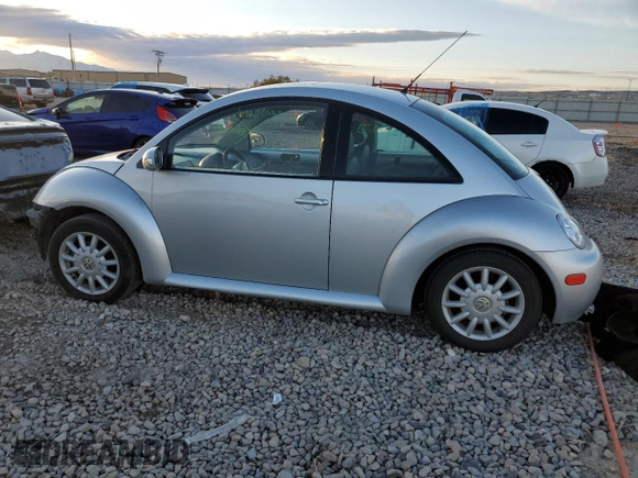 2005 Volkswagen New Beetle Coupe GLS with VIN 3VWCR31C65M418142, listed as a Copart auction lot 78430224 with 22,127 mi miles and Salvage Title. Bid and sale history available at carsss.com. Image 2.