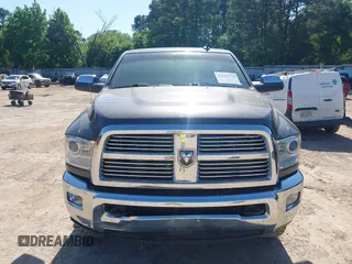 2015 Ram 2500 Laramie z VIN 3C6UR5FL6FG708769, wystawiony jako IAAI lot #42299173 z przebiegiem 101 660 mil mil oraz . Historia ofert i sprzedaży dostępna na DreamBid. Obrazek 12.