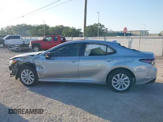 2023 Toyota Camry LE z VIN 4T1C11AK2PU125757, wystawiony jako IAAI lot #42128196 z przebiegiem 5 777 mil mil oraz . Historia ofert i sprzedaży dostępna na DreamBid. Obrazek 14.
