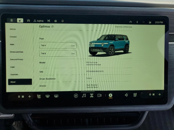 2024 Rivian R1S Adventure z VIN 7PDSGBBA0RN034793, wystawiony jako Copart lot #55091885 z przebiegiem 20 154 mil mil oraz Szkody całkowita. Historia ofert i sprzedaży dostępna na DreamBid. Obrazek 9.
