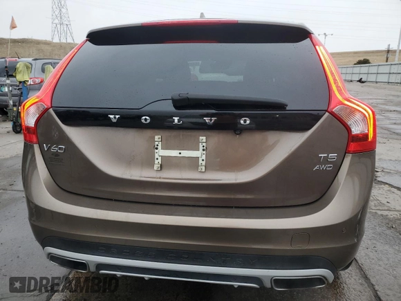 2015 Volvo V60 T5 z VIN YV4612HK7F1000537, wystawiony jako Copart lot #84033744 z przebiegiem 76 563 mil mil oraz Szkoda całkowita • Salvage title. Historia ofert i sprzedaży dostępna na DreamBid. Obrazek 6.
