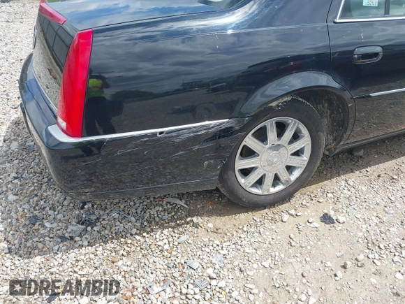2006 Cadillac DTS 1SD z VIN 1G6KD57Y96U213474, wystawiony jako IAAI lot #42204202 z przebiegiem 102 627 mil mil oraz . Historia ofert i sprzedaży dostępna na DreamBid. Obrazek 6.