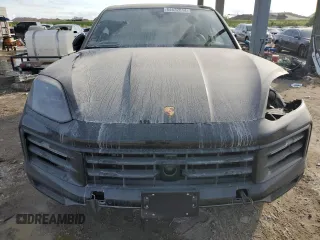 2024 Porsche Cayenne with VIN WP1AA2AY9RDA07583, listed as a Copart auction lot 84632814 with 5,260 mi miles and Salvage title. Bid and sale history available at DreamBid. Image 5.