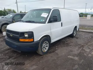 2013 Chevrolet Express Cargo z VIN 1GCSGAFX0D1171717, wystawiony jako IAAI lot #41996946 z przebiegiem 198 354 mil mil oraz . Historia ofert i sprzedaży dostępna na DreamBid. Obrazek 2.