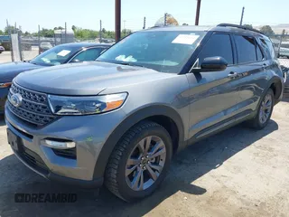 2022 Ford Explorer XLT z VIN 1FMSK8DHXNGB42738, wystawiony jako IAAI lot #42215614 z przebiegiem 39 164 mil mil oraz . Historia ofert i sprzedaży dostępna na DreamBid. Obrazek 2.