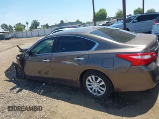 2016 Nissan Altima S z VIN 1N4AL3AP2GN313918, wystawiony jako IAAI lot #42193079 z przebiegiem 111 007 mil mil oraz . Historia ofert i sprzedaży dostępna na DreamBid. Obrazek 15.