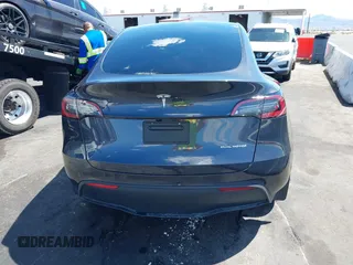 2024 Tesla Model Y Long Range z VIN 7SAYGDEE2RA233855, wystawiony jako IAAI lot #42148956 z przebiegiem 14 385 mil mil oraz . Historia ofert i sprzedaży dostępna na DreamBid. Obrazek 15.