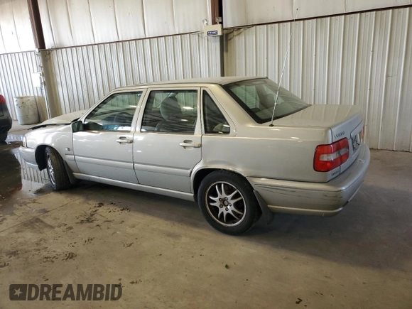 2000 Volvo S70 z VIN YV1LS56D5Y2653853, wystawiony jako Copart lot #75945864 z przebiegiem 226 988 mil mil oraz Szkoda całkowita • Salvage title. Historia ofert i sprzedaży dostępna na DreamBid. Obrazek 2.