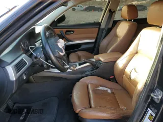 2009 BMW 3 Series 328i z VIN WBAPH77559NM47762, wystawiony jako Copart lot #85077774 z przebiegiem 215 502 mil mil oraz Szkoda całkowita • Salvage title. Historia ofert i sprzedaży dostępna na DreamBid. Obrazek 7.
