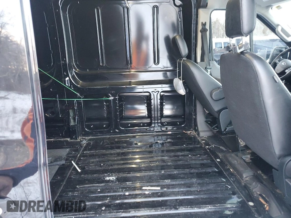 2023 Ford Transit Cargo z VIN 1FTBR1X87PKA24892, wystawiony jako Copart lot #45929925 z przebiegiem 225 163 mil mil oraz Czysty tytuł • Clean title. Historia ofert i sprzedaży dostępna na DreamBid. Obrazek 10.