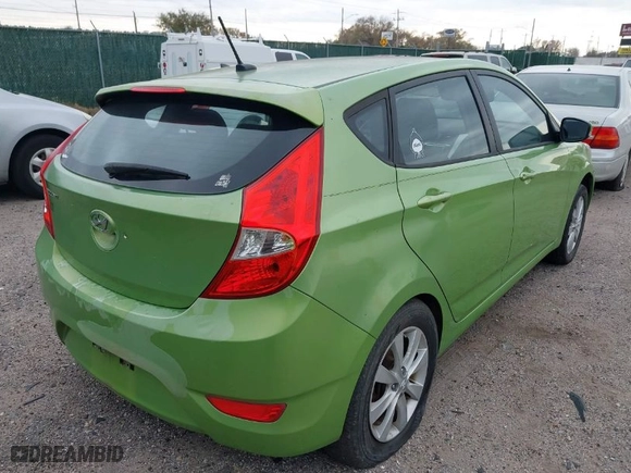 2013 Hyundai Accent SE with VIN KMHCU5AEXDU069586, listed as a IAAI auction lot 40968974 with 98,939 mi miles. Bid and sale history available at carsss.com. Image 4.