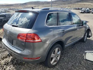 2014 Volkswagen Touareg Lux z VIN WVGEF9BP1ED007974, wystawiony jako Copart lot #82627834 z przebiegiem Nie podano mil oraz Szkoda całkowita • Salvage title. Historia ofert i sprzedaży dostępna na DreamBid. Obrazek 3.