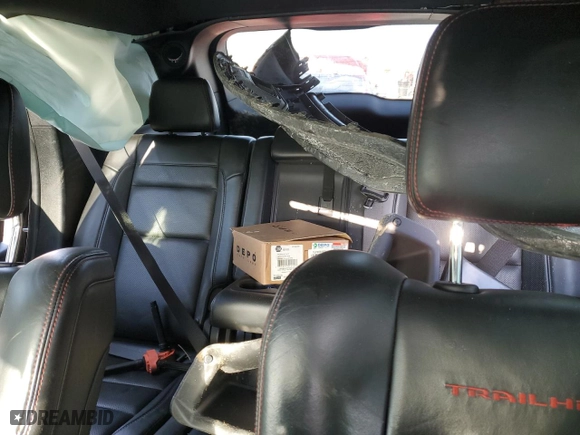 2019 Jeep Grand Cherokee Trailhawk with VIN 1C4RJFLG7KC823624, listed as a Copart auction lot 88843075 with 102,997 mi miles and Salvage Title. Bid and sale history available at carsss.com. Image 10.