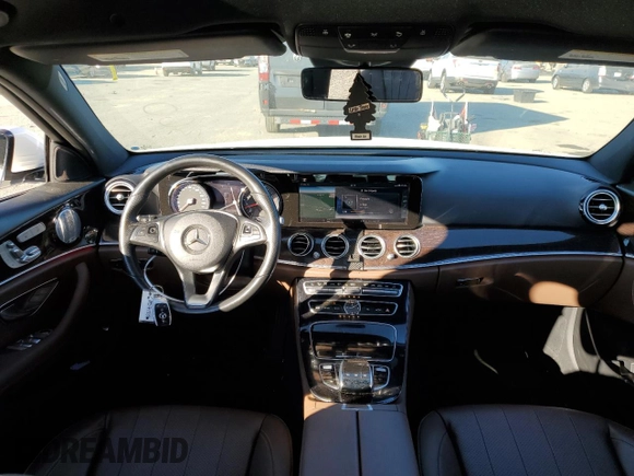 2018 Mercedes-Benz E-Class E 300 with VIN WDDZF4JB1JA367049, listed as a Copart auction lot 68071322 with 39,450 mi miles. Bid and sale history available at carsss.com. Image 8.