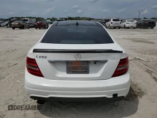 2013 Mercedes-Benz C 250 с VIN WDDGJ4HB9DG062718, выставлен на аукционе Copart как лот 57446365 с пробегом 133 762 миль миль и Списание • Salvage title. История ставок и продаж доступна на DreamBid. Изображение 6.