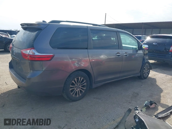 2018 Toyota Sienna XLE Auto Access Seat with VIN 5TDYZ3DC3JS951774, listed as a IAAI auction lot 41567595 with 160,197 mi miles. Bid and sale history available at carsss.com. Image 4.