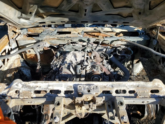 2015 GMC Sierra 3500HD Denali z VIN 1GT424E82FF671807, wystawiony jako Copart lot #38104654 z przebiegiem Nie podano mil oraz Nie do naprawy • Non repairable. Historia ofert i sprzedaży dostępna na DreamBid. Obrazek 11.