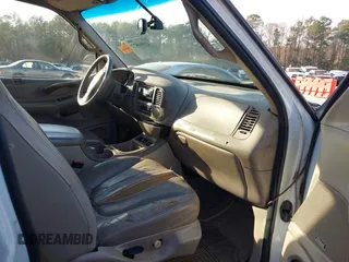 2000 Ford Expedition XLT with VIN 1FMEU1767YLB19633, listed as a IAAI auction lot 41594877 with 288,439 mi miles and . Bid and sale history available at DreamBid. Image 5.