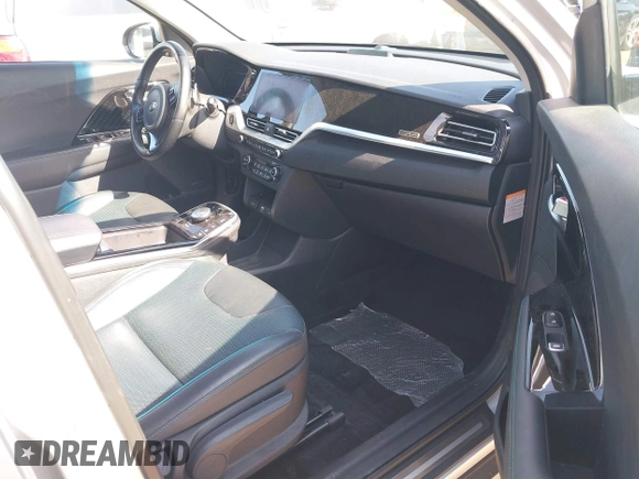 2020 Kia Niro EX Premium with VIN KNDCE3LG1L5071000, listed as a IAAI auction lot 42164125 with 30,831 mi miles and . Bid and sale history available at DreamBid. Image 5.
