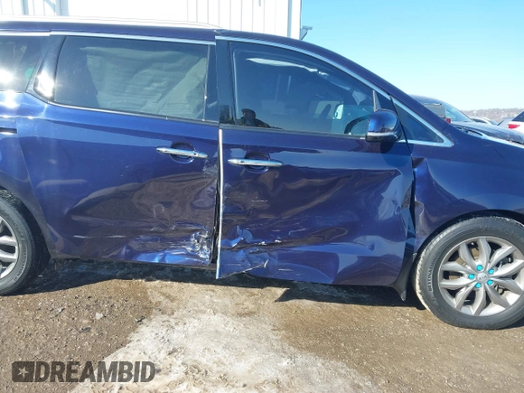 2020 Kia Sedona EX with VIN KNDMC5C18L6615178, listed as a IAAI auction lot 41618042 with 42,283 mi miles. Bid and sale history available at carsss.com. Image 6.