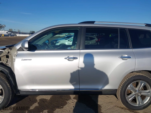 2013 Toyota Highlander Limited with VIN 5TDYK3EH6DS136679, listed as a IAAI auction lot 41835155 with 390,461 mi miles. Bid and sale history available at carsss.com. Image 15.