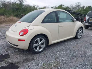 2007 Volkswagen New Beetle Coupe with VIN 3VWSW31C87M515222, listed as a IAAI auction lot 41656178 with 100,186 mi miles. Bid and sale history available at carsss.com. Image 4.