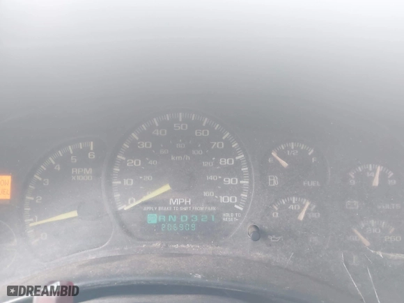 2000 Chevrolet Silverado 1500 with VIN 1GCEC14W4YE188134, listed as a IAAI auction lot 41994005 with 206,909 mi miles. Bid and sale history available at carsss.com. Image 7.