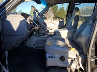 2000 Ford Expedition XLT with VIN 1FMRU15L7YLB63738, listed as a Copart auction lot 85345584 with 177,764 mi miles and Salvage Title. Bid and sale history available at carsss.com. Image 7.