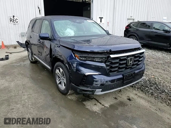 2024 Honda Pilot EX-L 8 Passenger with VIN 5FNYG1H43RB040972, listed as a Copart auction lot 47807115 with 8,930 mi miles and Salvage Title. Bid and sale history available at carsss.com. Image 14.