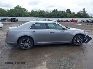 2014 Chrysler 300 S z VIN 2C3CCAGG1EH161994, wystawiony jako IAAI lot #42311014 z przebiegiem 168 002 mil mil oraz . Historia ofert i sprzedaży dostępna na DreamBid. Obrazek 14.