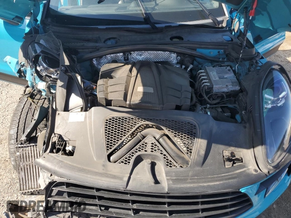 2019 Porsche Macan S with VIN WP1AB2A51KLB34262, listed as a Copart auction lot 60446025 with 87,324 mi miles and Salvage title. Bid and sale history available at DreamBid. Image 11.